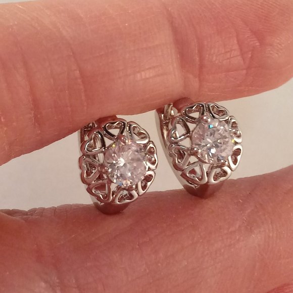 18K White Gold Filled Flower Heart Carved Diamond Topaz Zircon Hoop Earrings - Picture 3 of 4